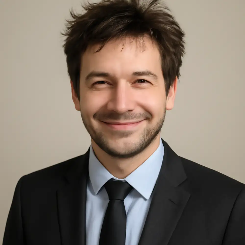 Editorem časopisu Top Seriály Online je Rostislav Matoušek